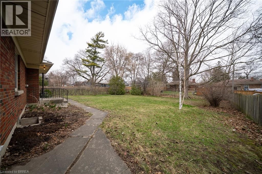 4 LYNNWOOD DRIVE Image 23