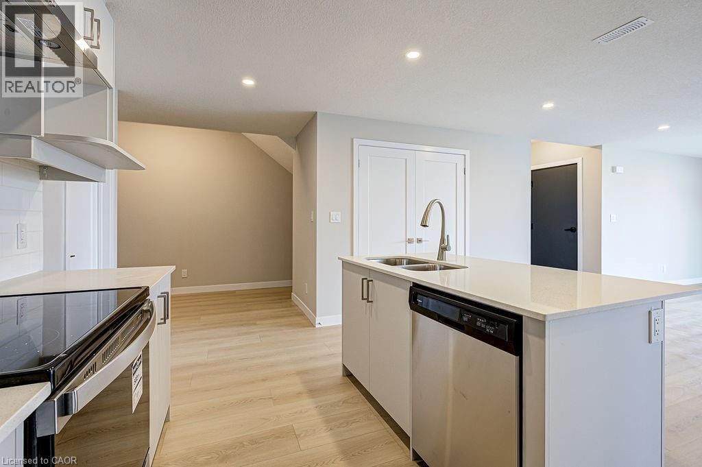 203 - 166 ASTOR CRESCENT Image 10