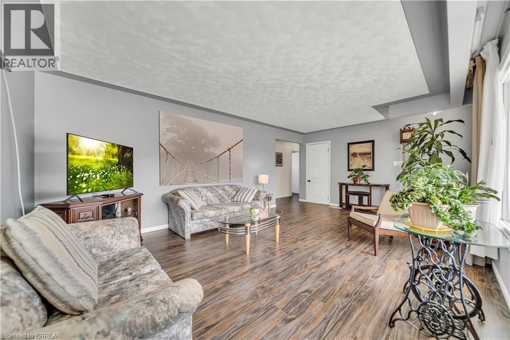 490 SADDLER STREET EAST Image 10