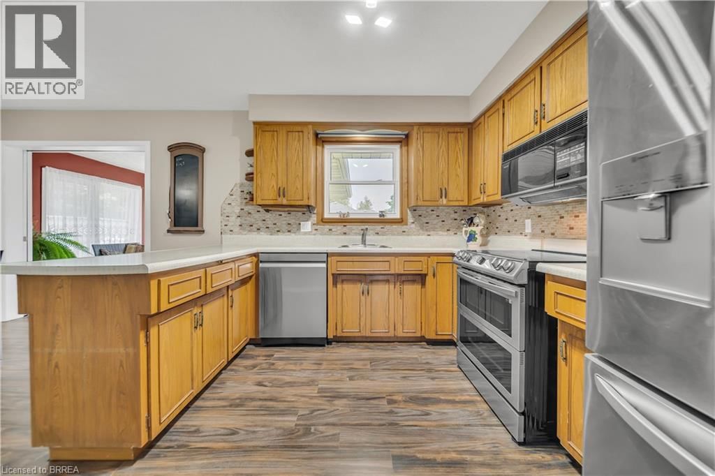 490 SADDLER STREET EAST Image 12