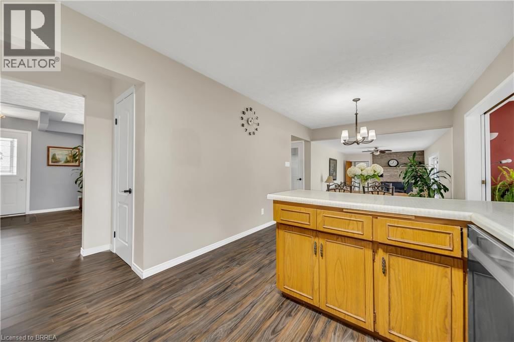 490 SADDLER STREET EAST Image 14