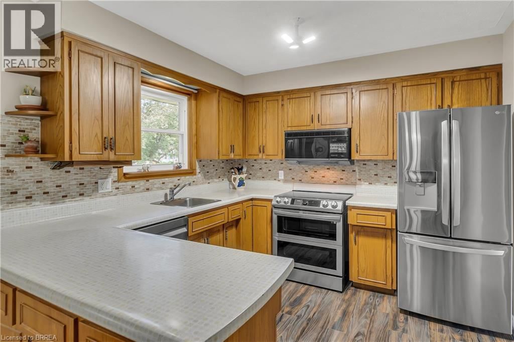 490 SADDLER STREET EAST Image 15