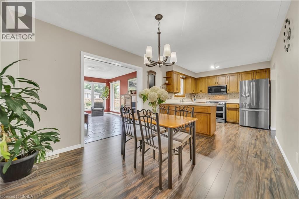 490 SADDLER STREET EAST Image 17