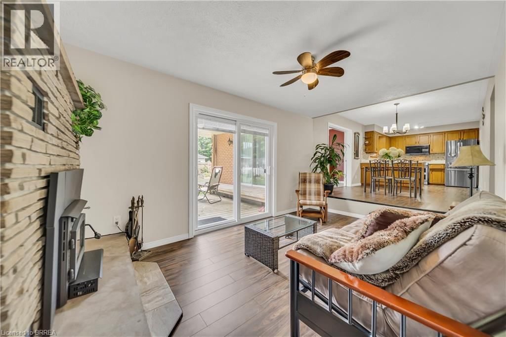 490 SADDLER STREET EAST Image 19