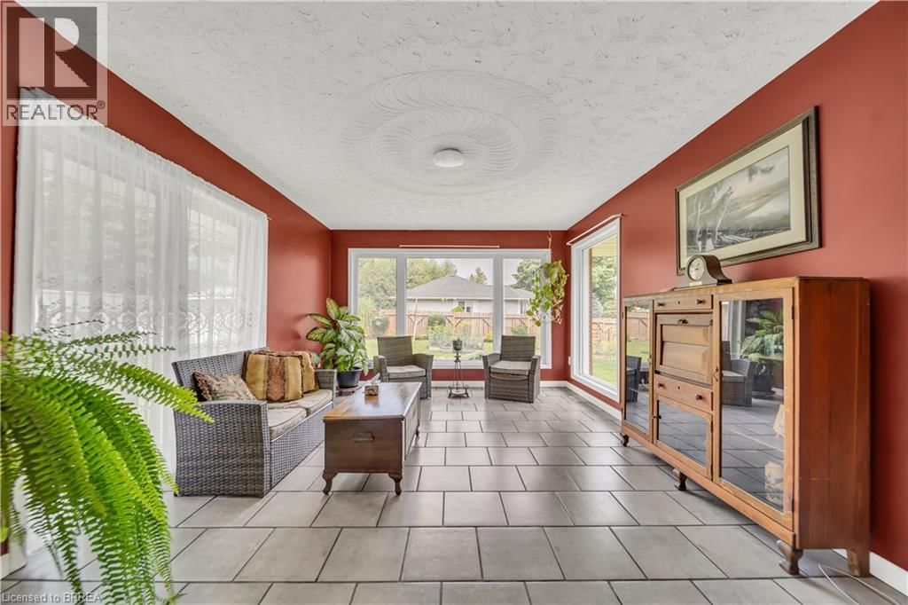 490 SADDLER STREET EAST Image 20