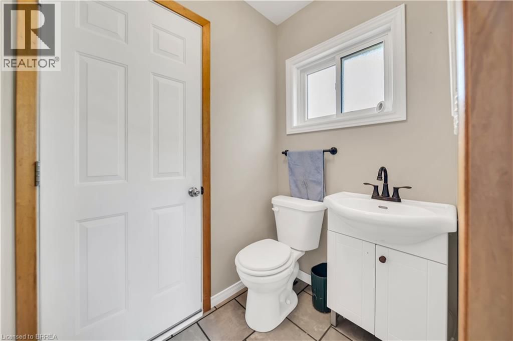 490 SADDLER STREET EAST Image 22