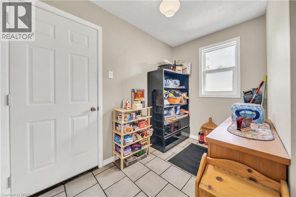 490 SADDLER STREET EAST Image 23