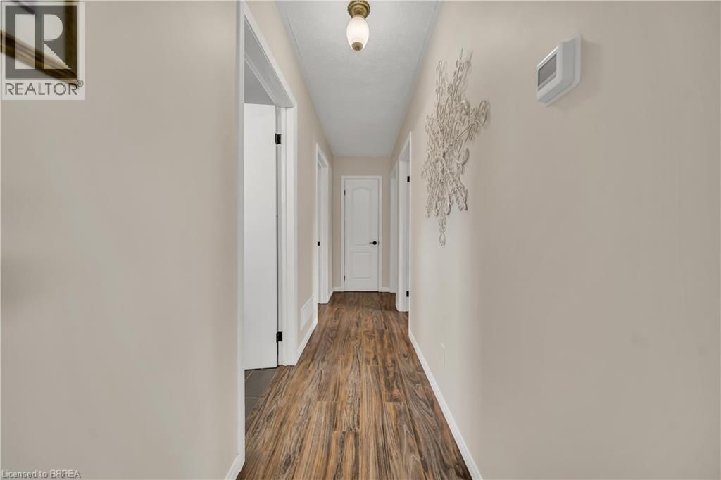 490 SADDLER STREET EAST Image 24