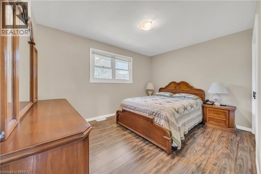 490 SADDLER STREET EAST Image 25