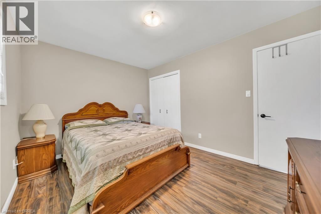 490 SADDLER STREET EAST Image 26