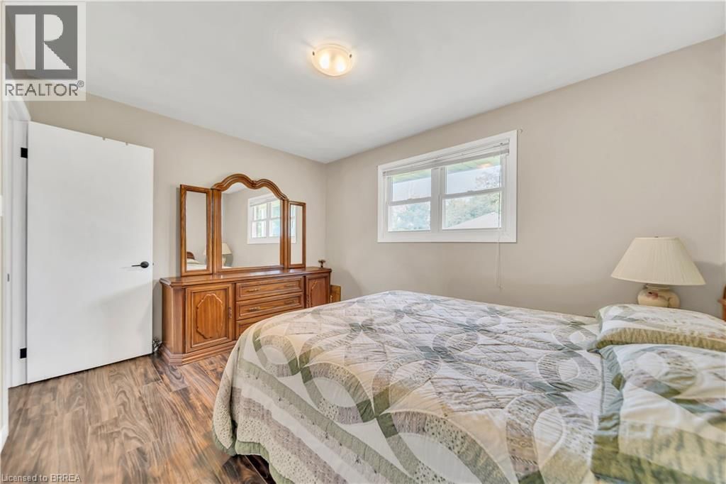 490 SADDLER STREET EAST Image 27