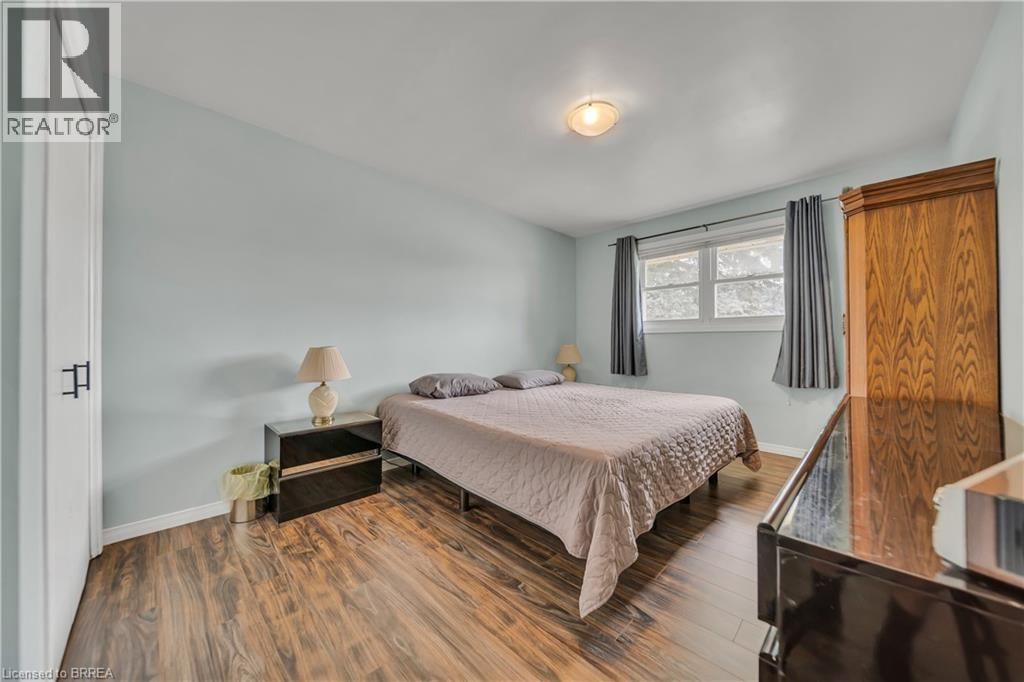 490 SADDLER STREET EAST Image 28