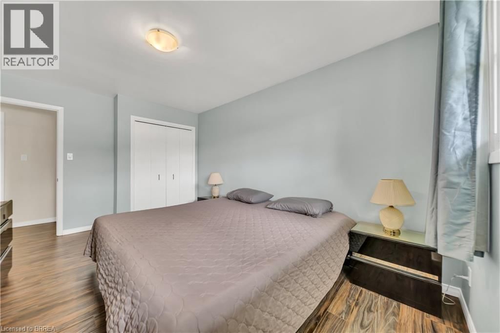 490 SADDLER STREET EAST Image 29