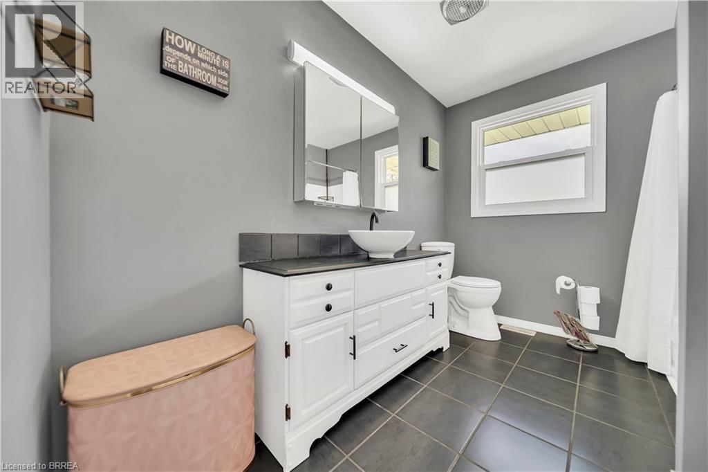 490 SADDLER STREET EAST Image 32