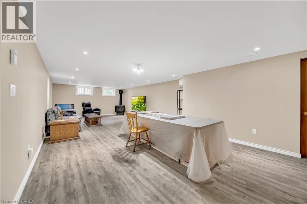 490 SADDLER STREET EAST Image 34