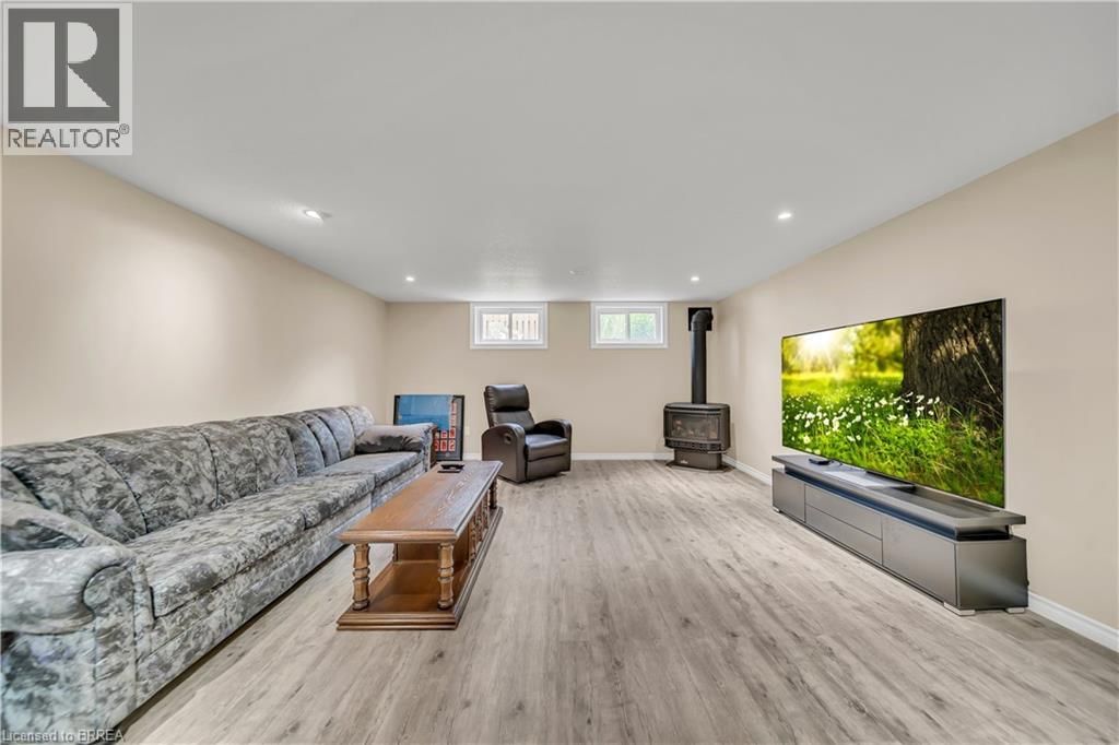 490 SADDLER STREET EAST Image 35