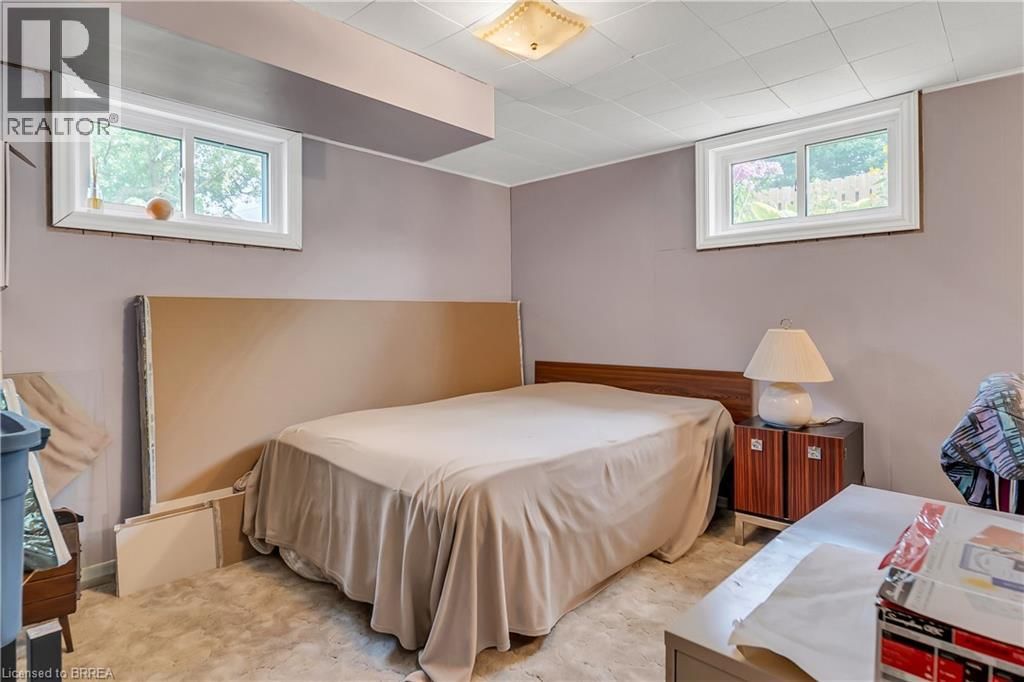 490 SADDLER STREET EAST Image 38