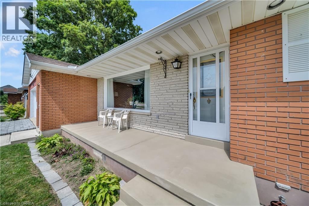 490 SADDLER STREET EAST Image 5