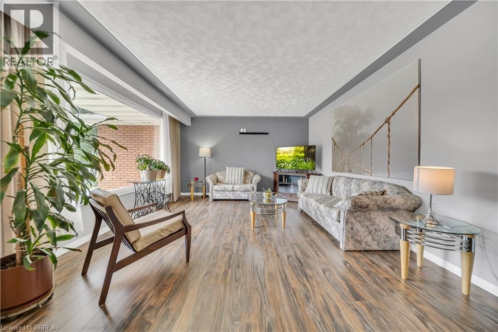 490 SADDLER STREET EAST Image 9