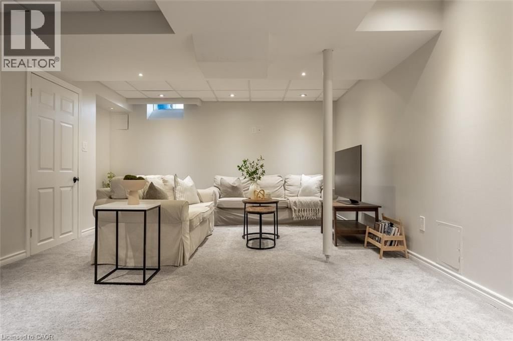 53 DILLS CRESCENT Image 21