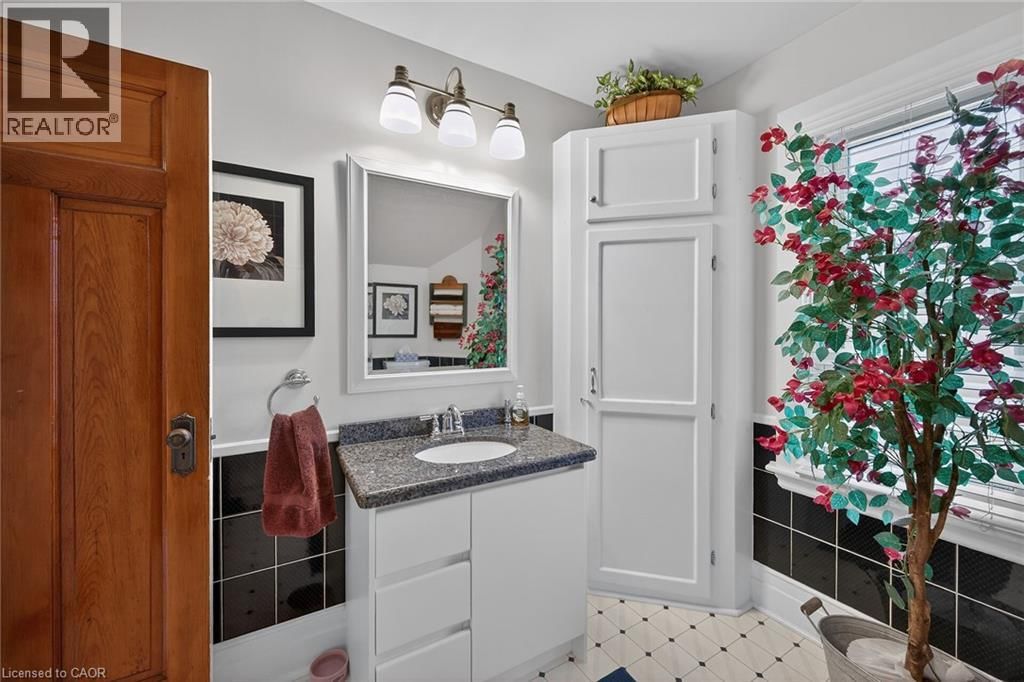 3 SECOND STREET SOUTH Image 34