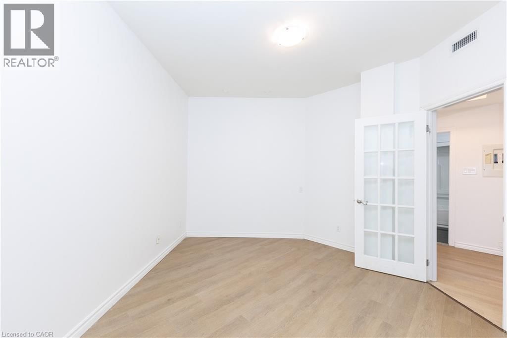 910 - 135 JAMES STREET SOUTH Image 22