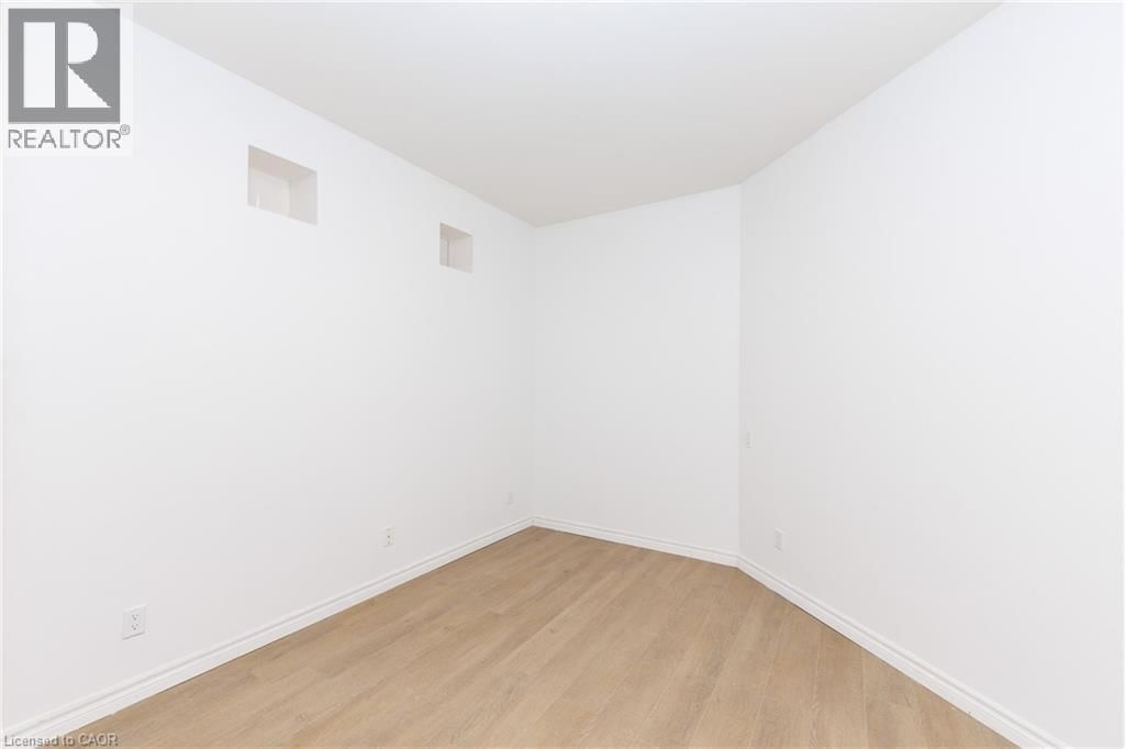 910 - 135 JAMES STREET SOUTH Image 23