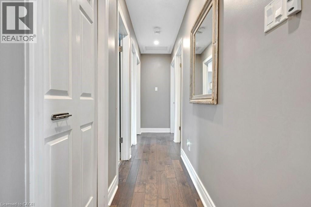 34 LESLIE AVENUE Image 16