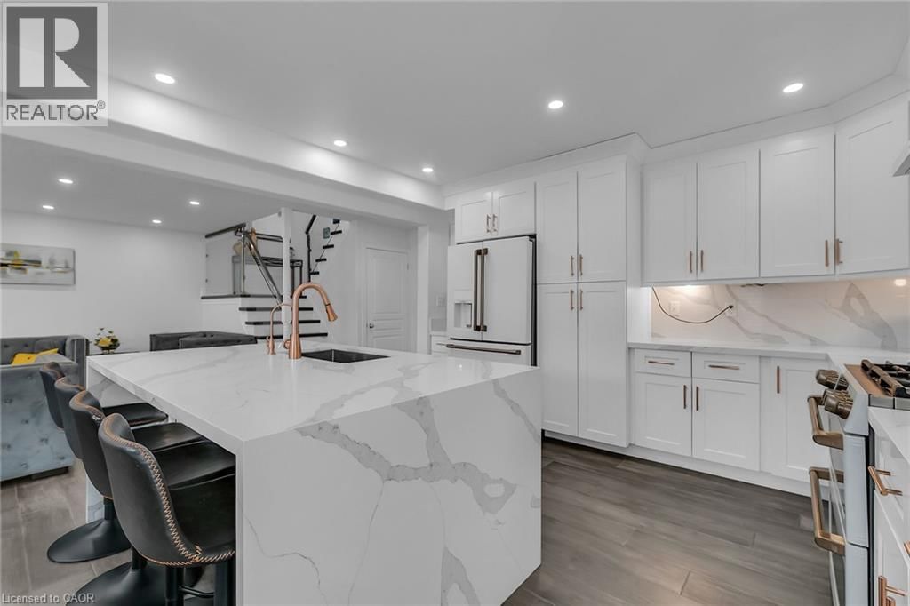 956 BANFFSHIRE COURT Image 13