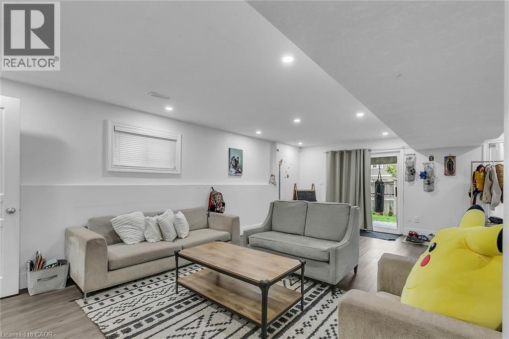 956 BANFFSHIRE COURT Image 31