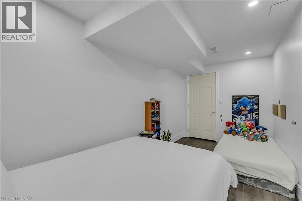 956 BANFFSHIRE COURT Image 34