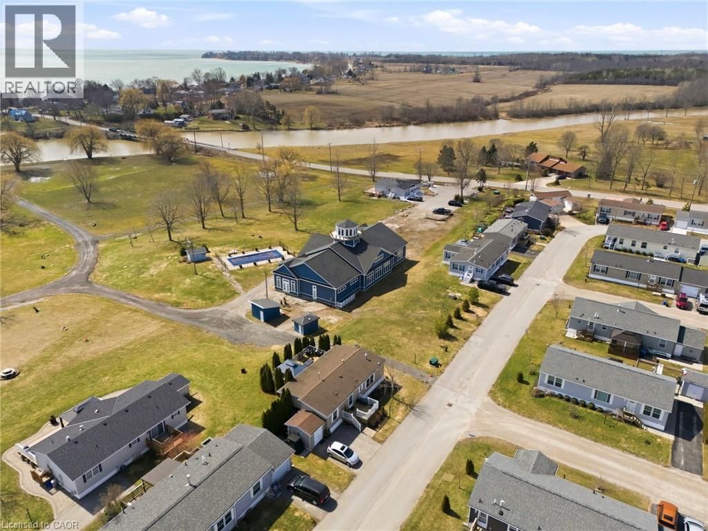 20 HICKORY HOLLOW Image 9