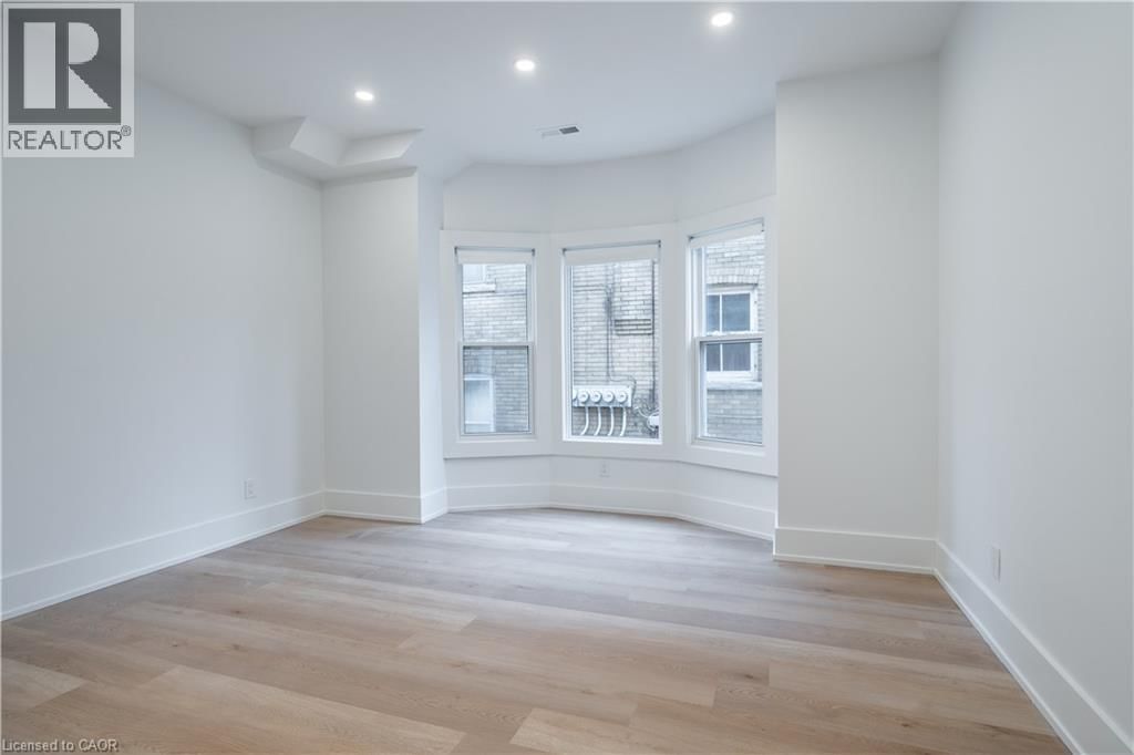 204 BALSAM AVENUE SOUTH Image 11