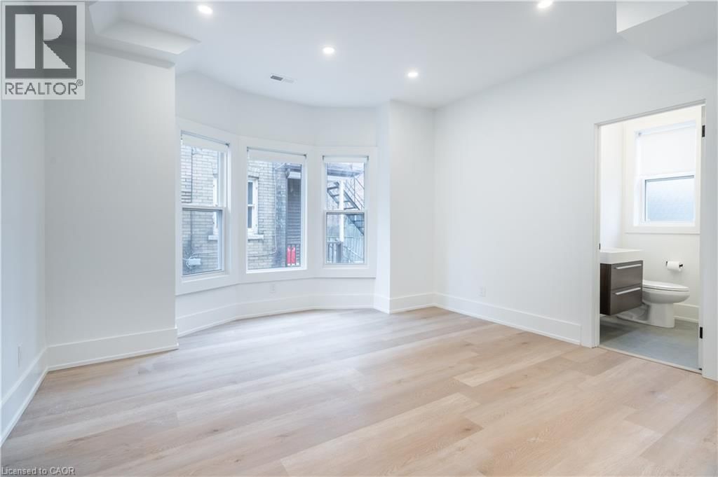 204 BALSAM AVENUE SOUTH Image 12