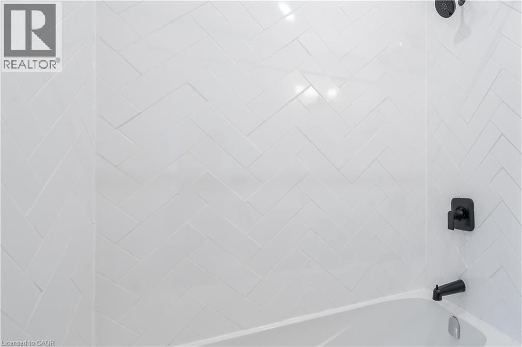 204 BALSAM AVENUE SOUTH Image 14