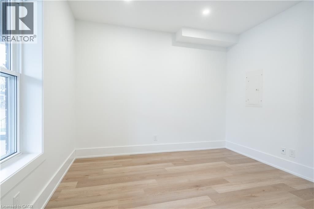 204 BALSAM AVENUE SOUTH Image 15