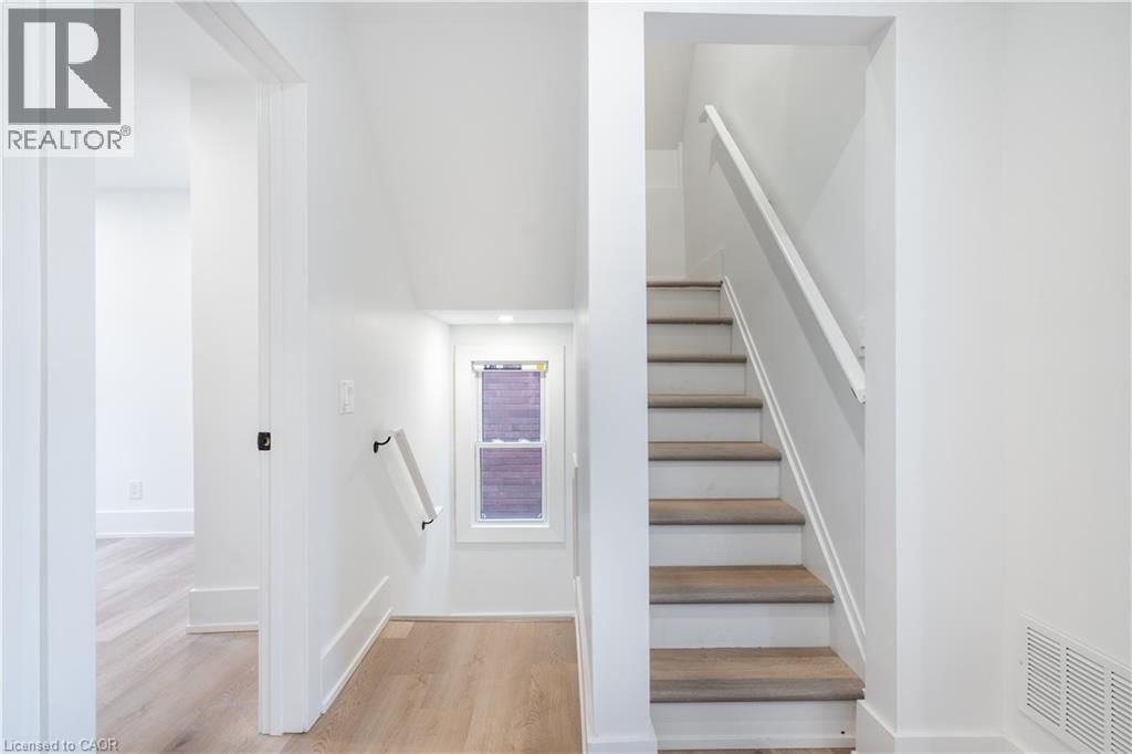 204 BALSAM AVENUE SOUTH Image 18