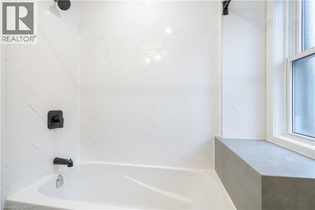 204 BALSAM AVENUE SOUTH Image 21