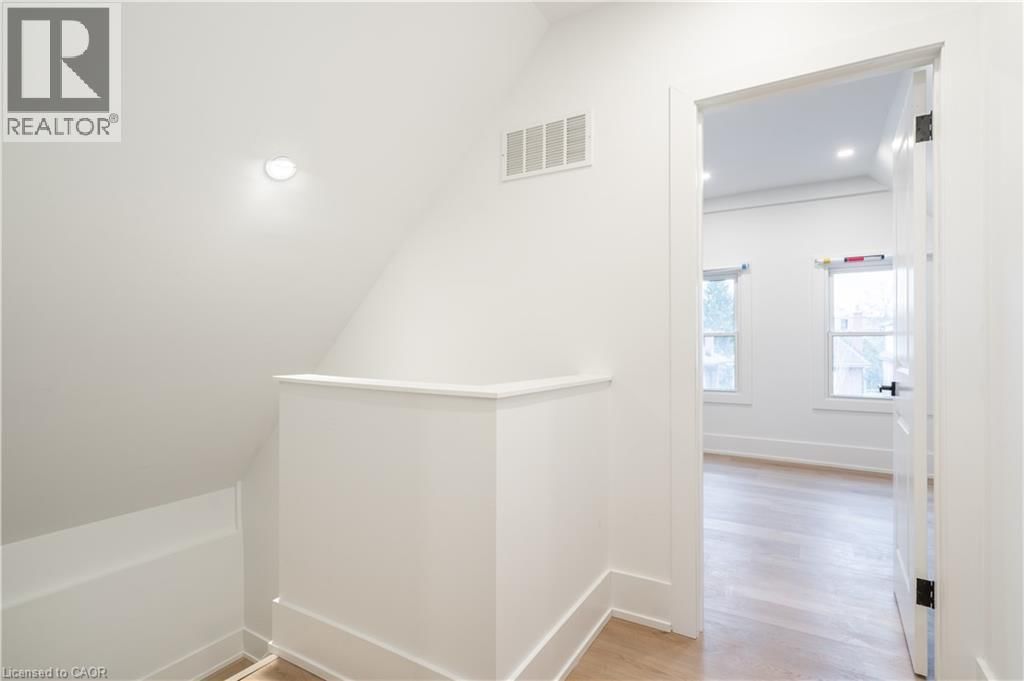 204 BALSAM AVENUE SOUTH Image 31