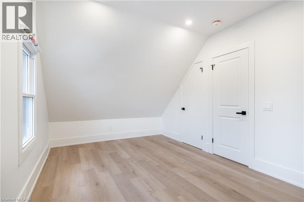 204 BALSAM AVENUE SOUTH Image 32