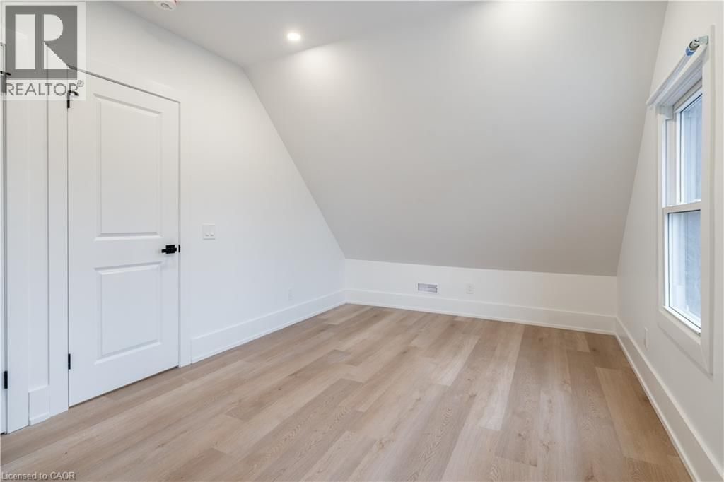 204 BALSAM AVENUE SOUTH Image 33