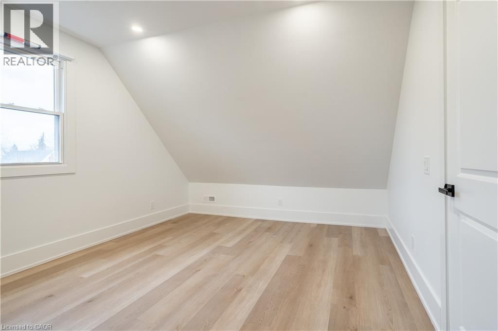 204 BALSAM AVENUE SOUTH Image 34