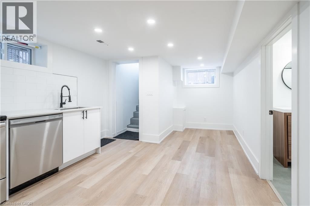 204 BALSAM AVENUE SOUTH Image 36