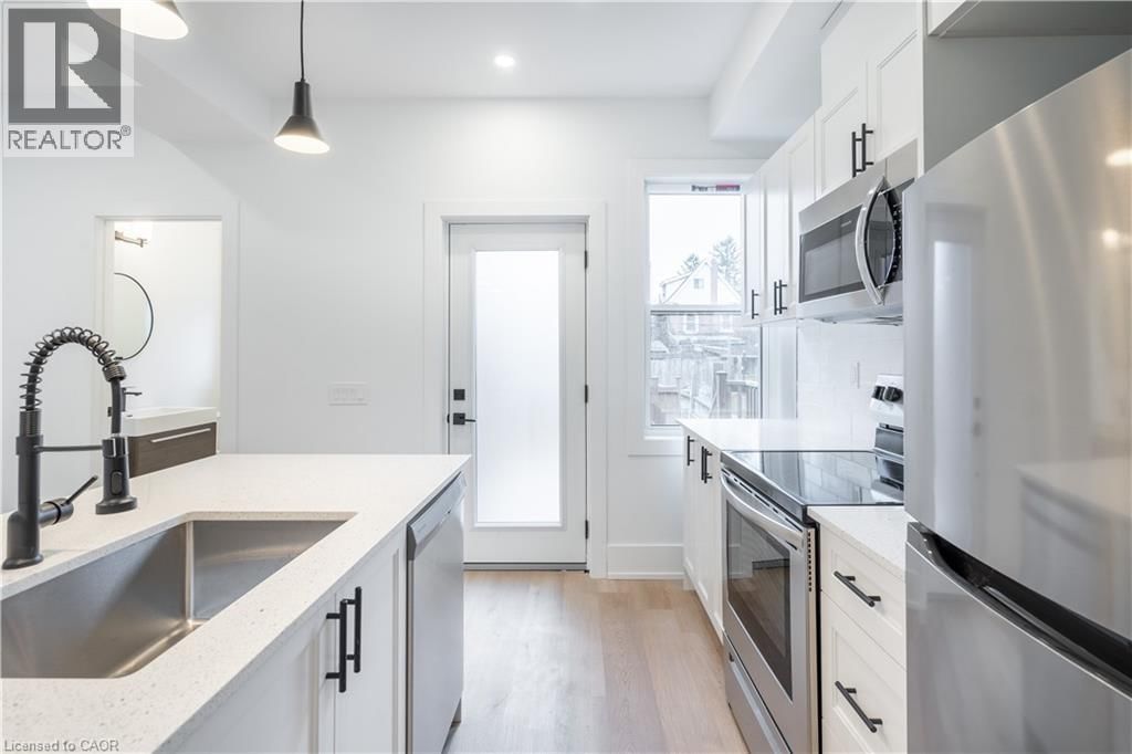 204 BALSAM AVENUE SOUTH Image 9