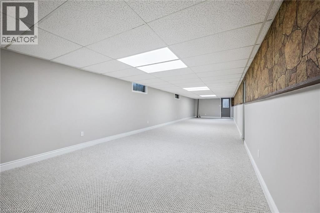 124 AUTUMN HILL CRESCENT Image 38