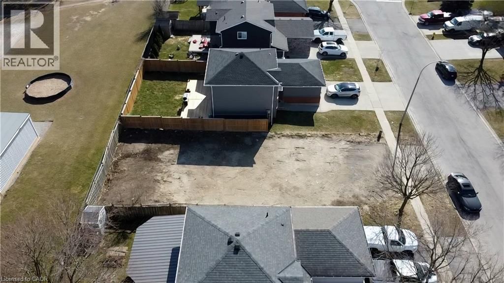 233 KINROSS STREET Image 13