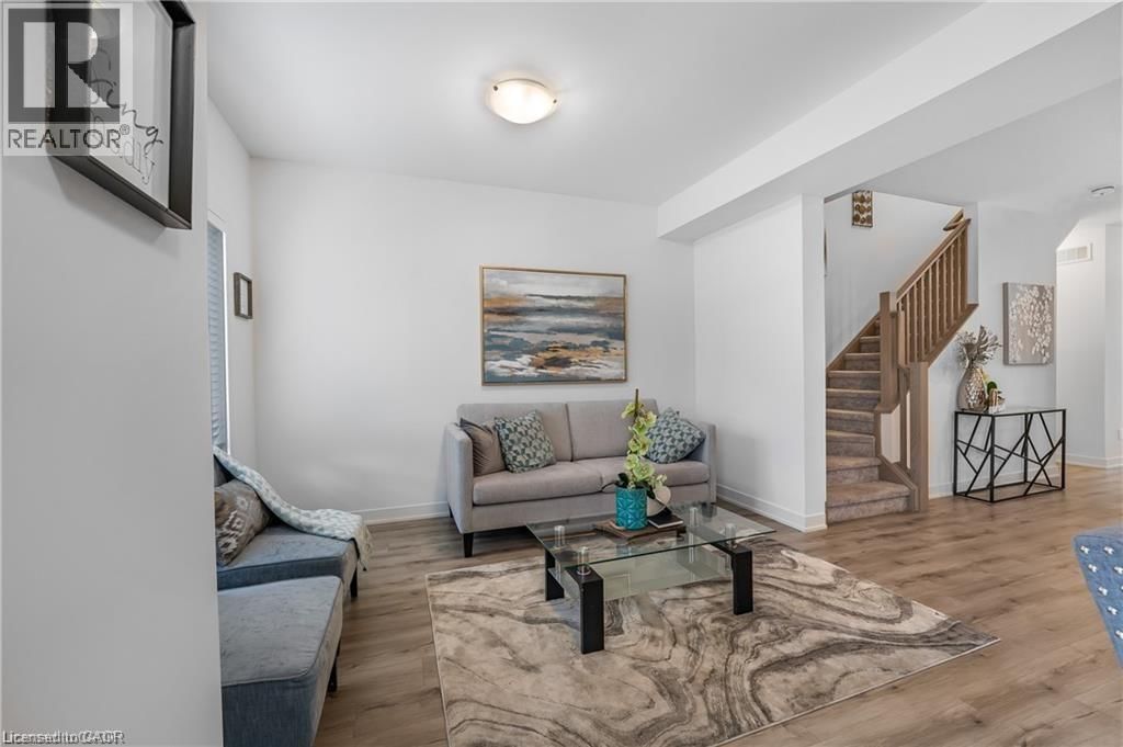 7 - 110 FERGUS AVENUE Image 12