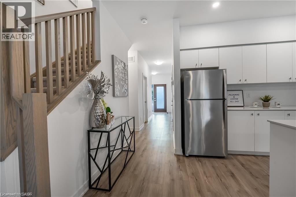 7 - 110 FERGUS AVENUE Image 15