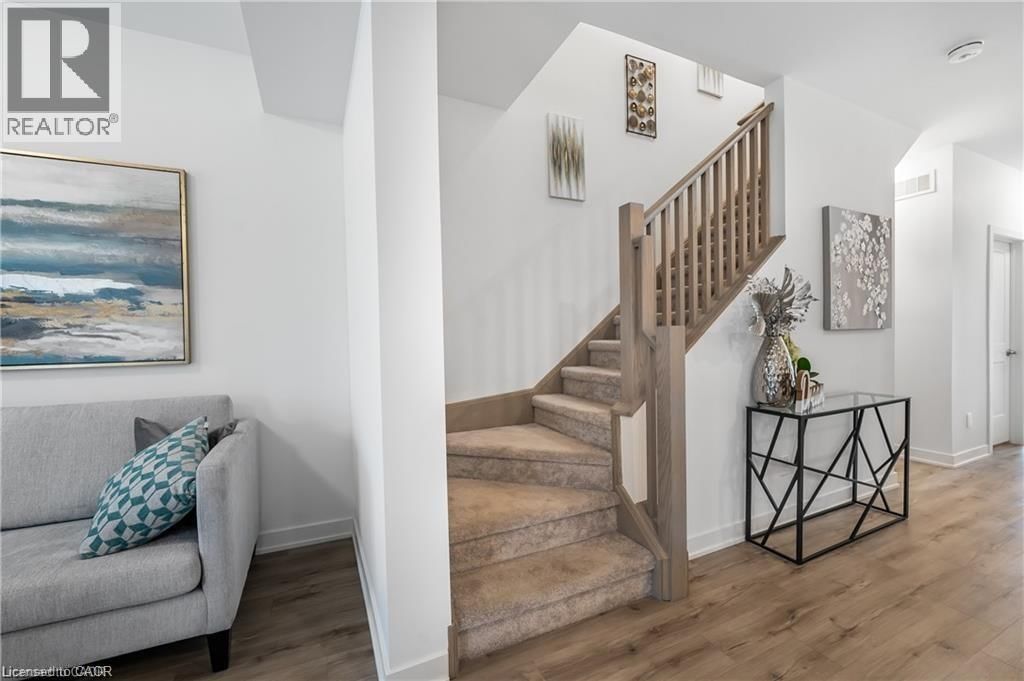 7 - 110 FERGUS AVENUE Image 16