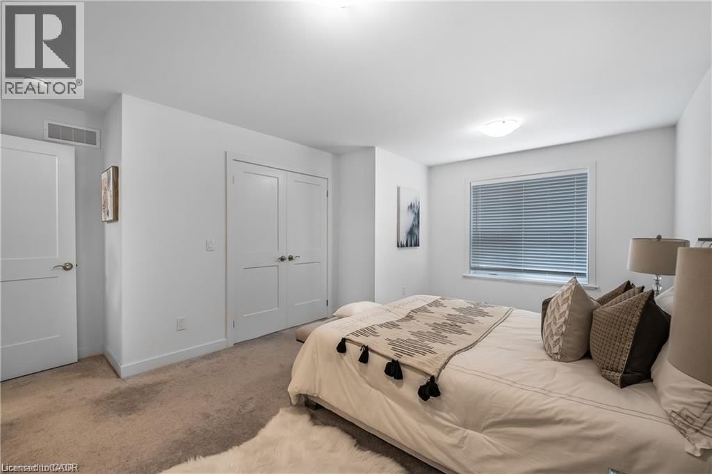 7 - 110 FERGUS AVENUE Image 18